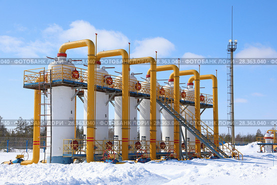 Инженерные конструкции на газовой компрессорной станции. Ямало-Ненецкий автономный округ. Стоковое фото, фотограф Григорий Писоцкий / Фотобанк Лори