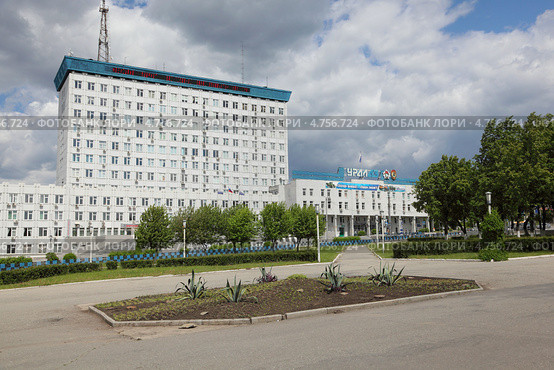 Инженерный корпус ОАО "Автомобильный завод УРАЛ" (2013 год). Редакционное фото, фотограф Виталий Горелов / Фотобанк Лори