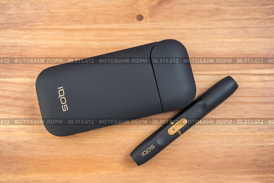 IQOS 2.4 Plus — инновационная система нагревания табака (2019 год). Редакционное фото, фотограф Владимир Сергеев / Фотобанк Лори