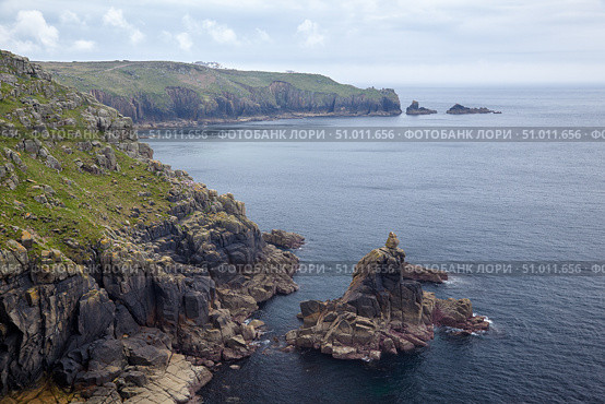 Irish Lady Rock with the Gamper bay on the background. Cornwall. England. GB (2009 год). Стоковое фото, фотограф Сергей Пристяжнюк (Serg Zastavkin) / Фотобанк Лори