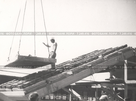 Испытания на прочность железобетонной конструкции 1985г. Редакционное фото, фотограф Emelinna / Фотобанк Лори