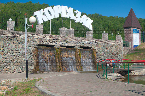 Источник природной минеральной воды "Кургазак". Башкортостан. Россия. (2012 год). Редакционное фото, фотограф Андрей Петраковский / Фотобанк Лори