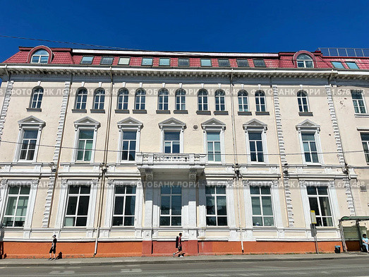 Историческое здание - бывшая городская управа. Россия, город Владивосток, улица Светланская, дом 57. Редакционное фото, фотограф Овчинникова Ирина / Фотобанк Лори