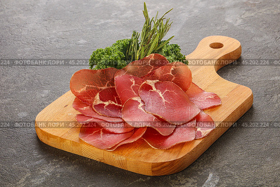 Italian cuisine - bresaola di Milano. Стоковое фото, фотограф Андрей Старостин / Фотобанк Лори