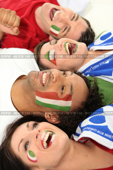Italy supporters screaming. Стоковое фото, агентство Ingram Publishing / Фотобанк Лори