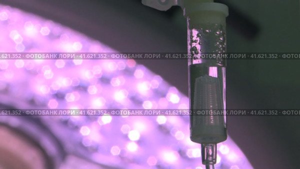 IV drip in the surgical operating room. Стоковое видео, видеограф Андрей Шалари / Фотобанк Лори