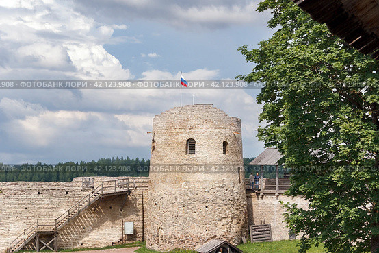 Изборская крепость. Башня Луковка (Куковка). Псковская область. (2022 год). Редакционное фото, фотограф Светлана Качанова / Фотобанк Лори
