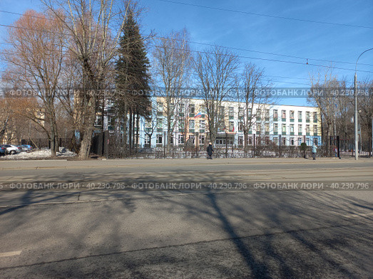 Измайловская гимназия №1508. Бывшая спецшкола №1267 имени М. П. Воробьева. Первомайская улица, 65. Район Измайлово. Город Москва (2023 год). Стоковое фото, фотограф lana1501 / Фотобанк Лори