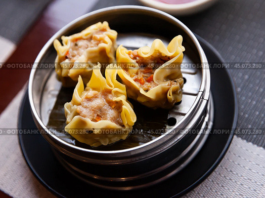 Japanese tasty dumplings siumai in steamer, nobody. Стоковое фото, фотограф Яков Филимонов / Фотобанк Лори