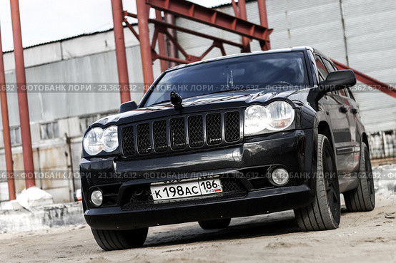 Jeep Grand Cherokee SRT-8 (2016 год). Редакционное фото, фотограф Art Konovalov / Фотобанк Лори