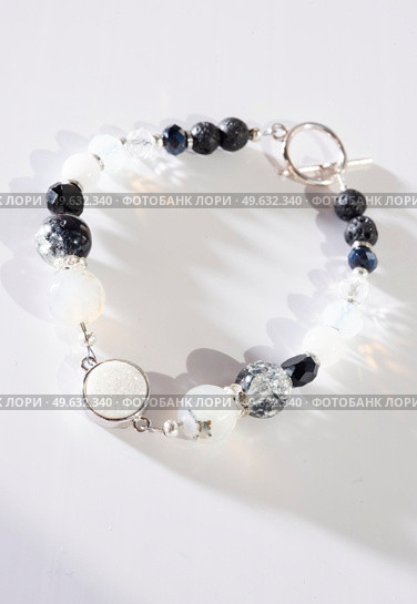 jewel handmade bracelet with semipreciouse stones at white  background. Стоковое фото, агентство Ingram Publishing / Фотобанк Лори