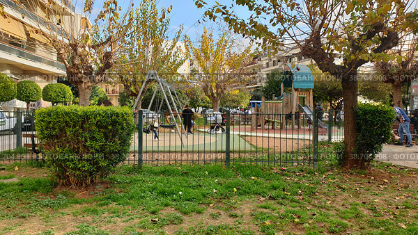 Jovanof Park. Детская площадка. Неа-Змирни. Аттика. Греция (2023 год). Редакционное фото, фотограф lana1501 / Фотобанк Лори