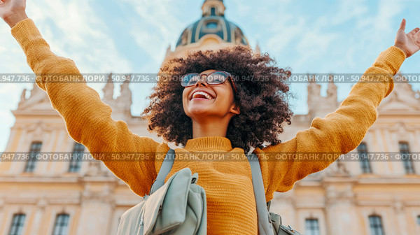 Joyful Woman Embracing Life in Cityscape with Uplifted Arms and Architectural Landmark, for travel and lifestyle content. Стоковое AI-изображение, AI-художник Данила Большаков / Фотобанк Лори
