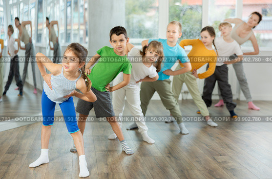 Juvenile girl engaged in choreography exercises together with children's group. Стоковое фото, фотограф Яков Филимонов / Фотобанк Лори