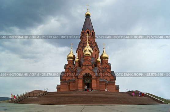 Кафедральный собор Воздвижения Креста Господня. Лесосибирск (2011 год). Стоковое фото, фотограф Сапрыгин Сергей / Фотобанк Лори