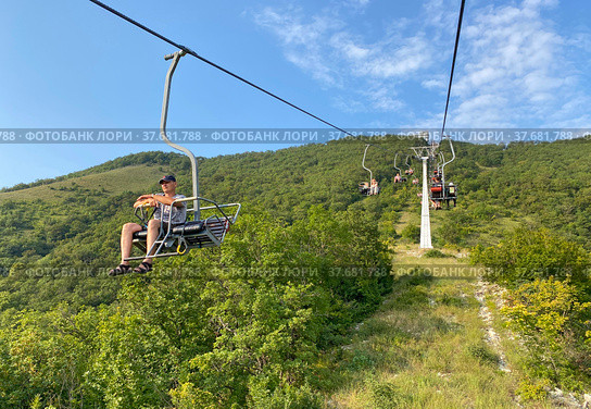 Канатная дорога Сафари-парка, Геленджик (2021 год). Редакционное фото, фотограф Мария Кылосова / Фотобанк Лори