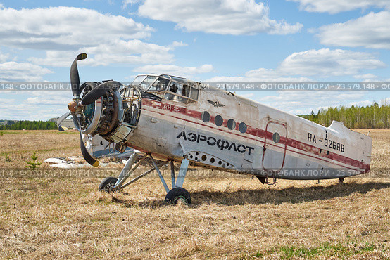 Капот. Ан-2 после аварии (2016 год). Редакционное фото, фотограф Роман Фомин / Фотобанк Лори