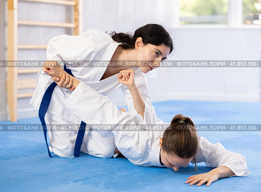 Karateka demonstrated their skills. Стоковое фото, фотограф Яков Филимонов / Фотобанк Лори