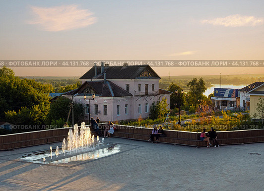 Касимов. Тихий летний вечер у Торговых рядов (2024 год). Стоковое фото, фотограф Инна Грязнова / Фотобанк Лори