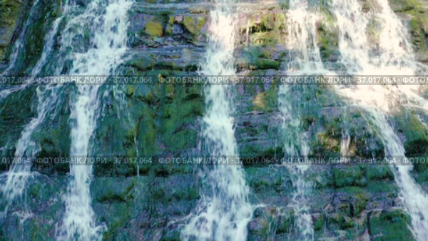 Кавказские горы. Река Дикарка и Змейковские водопады. Вид с воздуха. Caucasus Mountains. Dikarka River and the Zmeykovsky waterfalls. Aerial view. Стоковое видео, видеограф Евгений Романов / Фотобанк Лори