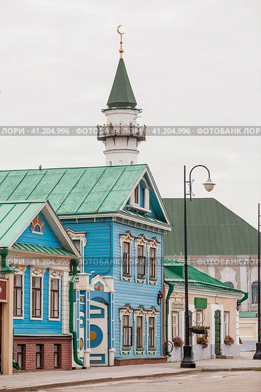 Kayuma Nasyri Street. Staro-Tatarskaya Sloboda. Al-Marjani Mosque. Summer day. Russia, September 2023. The Republic of Tatarstan. Kazan. Редакционное фото, фотограф Photojuli / Фотобанк Лори