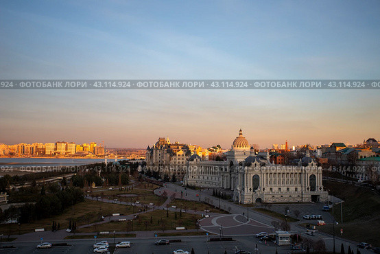 Казань. Дворец земледельцев на закате (2013 год). Редакционное фото, фотограф Литвяк Игорь / Фотобанк Лори
