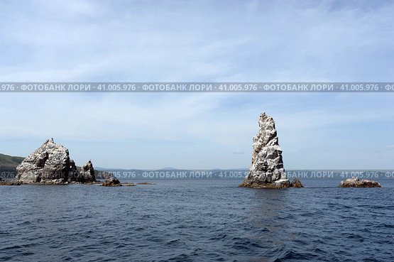 Кекуры Пять Пальцев в заливе Петра Великого Японского моря. Стоковое фото, фотограф Free Wind / Фотобанк Лори
