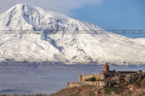 Khor Virap Monastery in Armenia and Mount Ararat from behind (2024 год). Стоковое фото, фотограф Юлия Бабкина / Фотобанк Лори