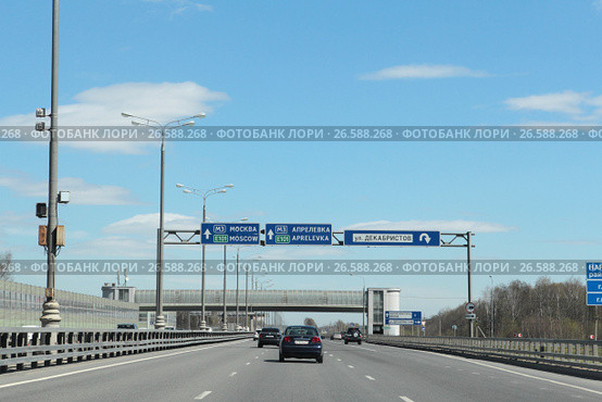 Киевское шоссе в районе Апрелевки (2017 год). Редакционное фото, фотограф Дмитрий Неумоин / Фотобанк Лори