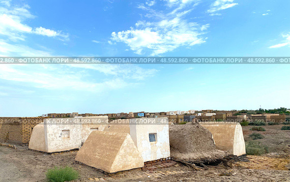 Кладбище в Хорезме (2024 год). Редакционное фото, фотограф Erik Seitov / Фотобанк Лори