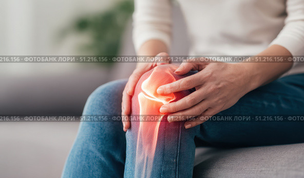 Knee pain icon. Joint pain, Arthritis and tendon problems. Woman in jeans sitting sofa, touching nee at pain point. Mature person feeling unwell, suffering from pain in leg. Red effect painful injury. Стоковое AI-изображение, AI-художник Марина Демидюк / Фотобанк Лори