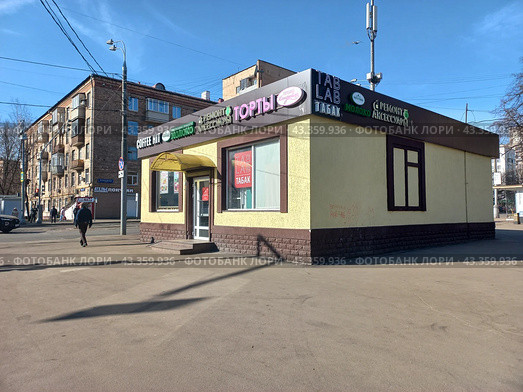 Кофейня Coffee Hit. Торговый павильон. Первомайская улица, 73, строение 4. Район Измайлово. Город Москва (2023 год). Редакционное фото, фотограф lana1501 / Фотобанк Лори