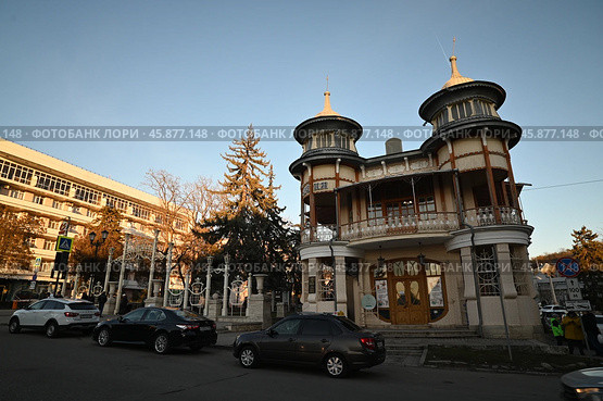 Кофейня Гукасова и парк "Цветник" в Пятигорске. Редакционное фото, фотограф Наталья Филатова / Фотобанк Лори