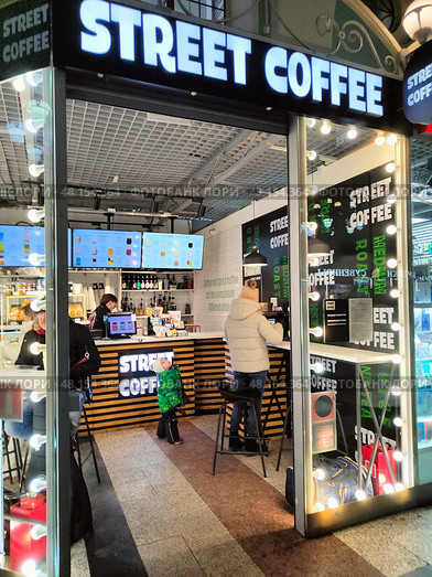 Кофейня STREET COFFEE в здании Казанского вокзала. Редакционное фото, фотограф Мария Сергеева / Фотобанк Лори