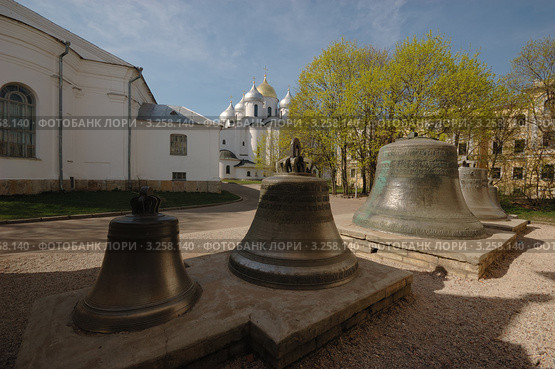 Колокола в Новгородском Кремле (2008 год). Стоковое фото, фотограф Денис Ларкин / Фотобанк Лори