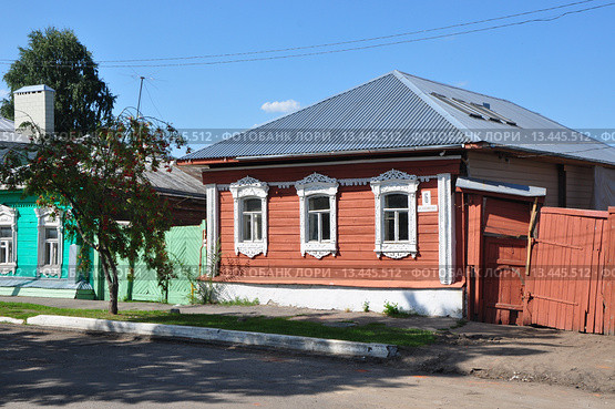 Коломна. Улица Казакова. Красный домик (2015 год). Стоковое фото, фотограф Ирина Быстрова / Фотобанк Лори