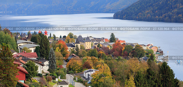 Коммуна Милльштатт-ам-Зе (Millstatt am See) на берегу озера Mилльштеттер осенью. Каринтия, Австрия (2017 год). Стоковое фото, фотограф Bala-Kate / Фотобанк Лори