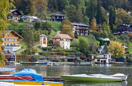 Коммуна Милльштатт-ам-Зе (Millstatt am See) на берегу озера Mилльштеттер осенью. Каринтия, Австрия (2017 год). Стоковое фото, фотограф Bala-Kate / Фотобанк Лори