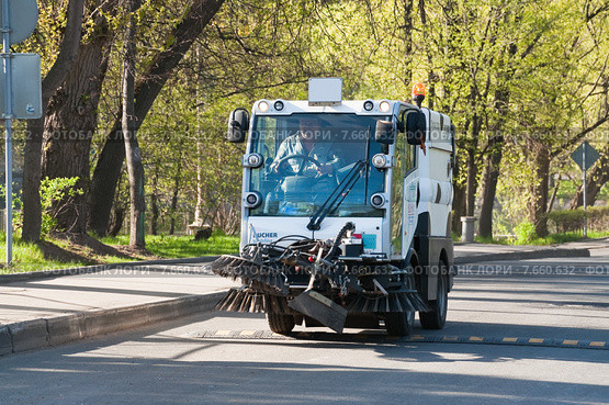 Компактная подметально-вакуумная машина Bucher CityCat 2020 на ВДНХ (2015 год). Редакционное фото, фотограф Алёшина Оксана / Фотобанк Лори