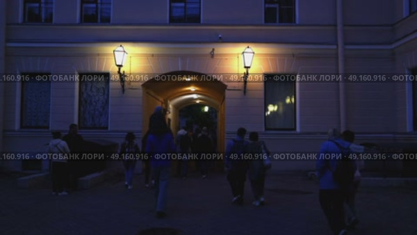 Компания людей. Стоковое видео, видеограф Клопотовская Мария / Фотобанк Лори