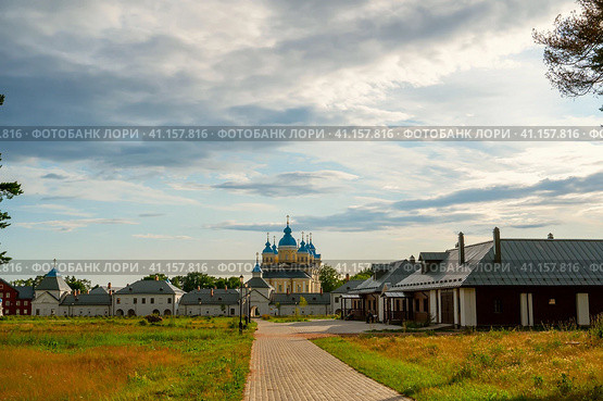 Konevsky Monastery on Konevets Island on Lake Ladoga, Russia. View of the central entrance of the monastery from the side of the forest (2023 год). Стоковое фото, фотограф Оксана Медведева / Фотобанк Лори