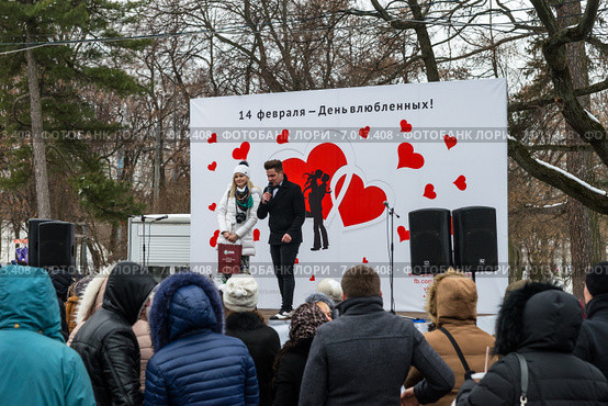 Концерт с конкурсами и подарками в честь Дня Влюблённых. Парк Сокольники (2015 год). Редакционное фото, фотограф Павел Лиховицкий / Фотобанк Лори