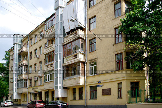 Кооперативный жилой дом архитекторов и строителей (1930-е -1940-е гг.). Большой Лёвшинский переулок, 9. Москва (2013 год). Редакционное фото, фотограф Илюхина Наталья / Фотобанк Лори