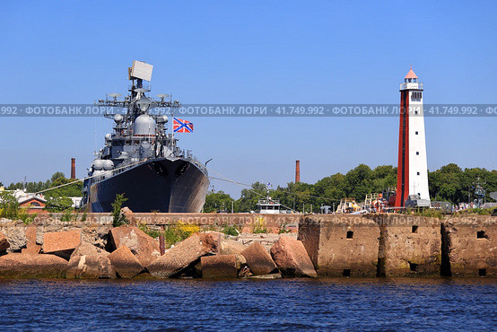 Корабль-музей эсминец "Беспокойный" в Кронштадте (2022 год). Редакционное фото, фотограф Роман Рожков / Фотобанк Лори