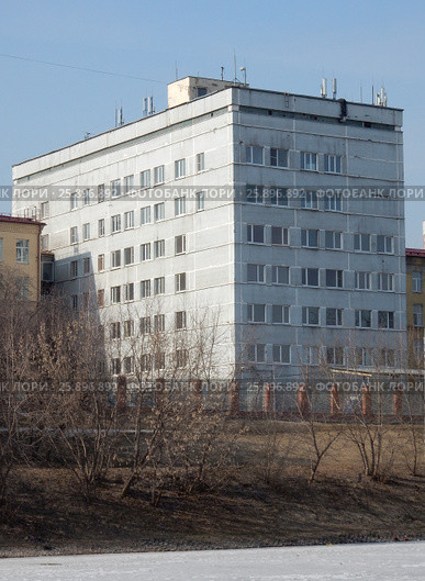 Корпус № 2 бывшего обособленного подразделения городской клинической больницы № 15 им. О. М. Филатова. Набережная Шитова, 72, корпус 2. Район Преображенское. Москва (2017 год). Стоковое фото, фотограф lana1501 / Фотобанк Лори
