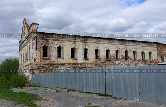 Корпус братский (новый настоятельский), упразднённый Знаменский монастырь / бывший Тобольский винзавод. Тобольск, улица Ершова, 8. Редакционное фото, фотограф Алексей Иванов / Фотобанк Лори