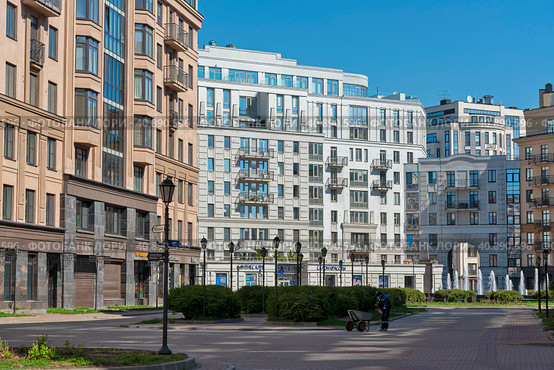 Корпуса жилого комплекса "Парадный квартал". Санкт-Петербург (2023 год). Редакционное фото, фотограф Александр Щепин / Фотобанк Лори