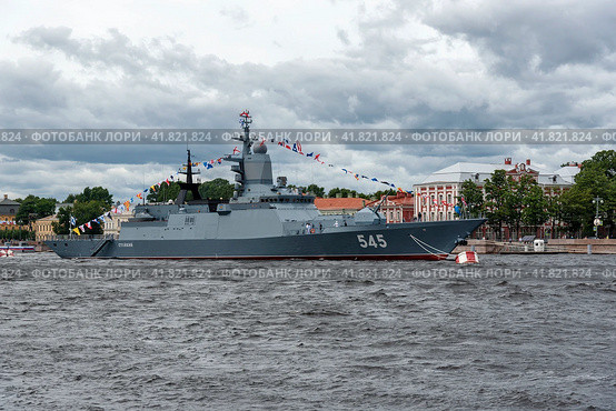 Корвет "Стойкий" на параде в День ВМФ. Санкт-Петербург (2021 год). Редакционное фото, фотограф Александр Щепин / Фотобанк Лори