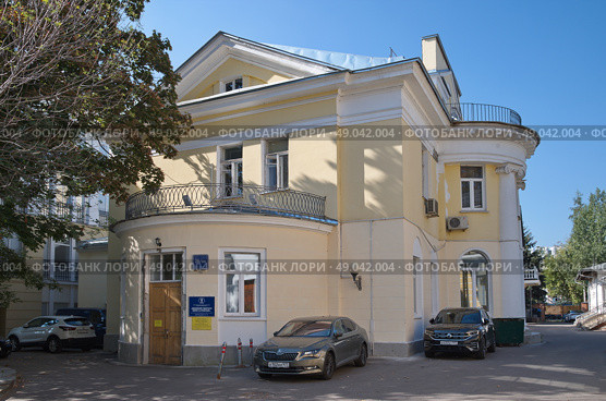 Космодамианская набережная, 26/55 с.7. Особняк Т. П. Прохоровой. Московский университет имени А. С. Грибоедова. Москва, Россия (2024 год). Редакционное фото, фотограф Елена Коромыслова / Фотобанк Лори