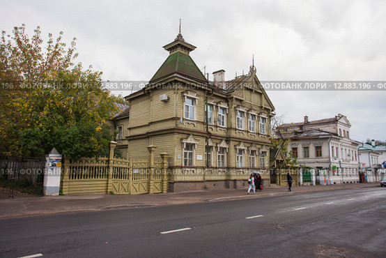 Кострома.  Деревяннный дом на ул Симоновского 14 (2015 год). Редакционное фото, фотограф Литвяк Игорь / Фотобанк Лори